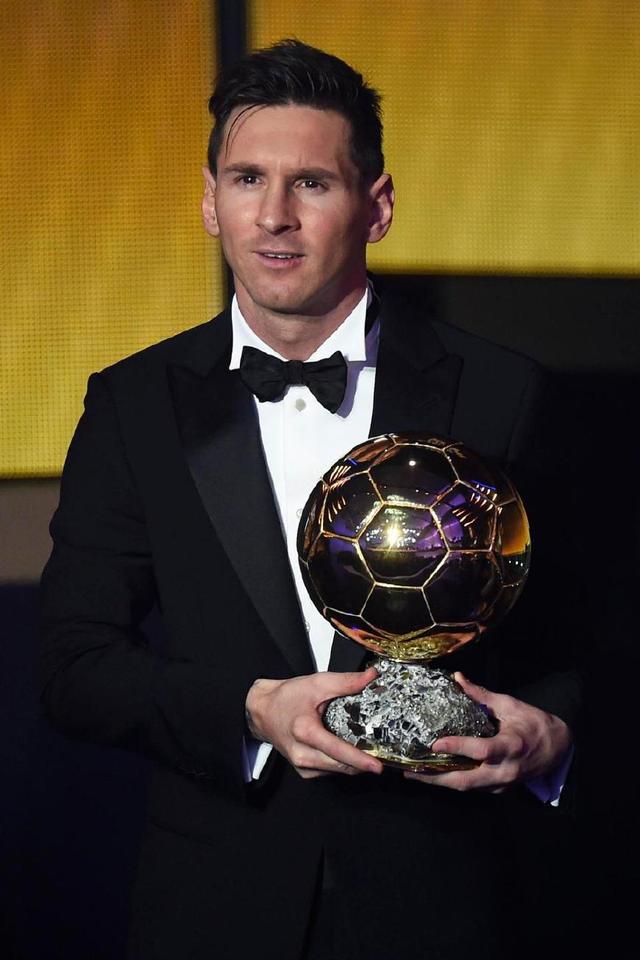 王哲林在昨晚的比赛中表现出色，展现了他作为球队核心的能力和实力。（王哲林昨夜高光发挥，彰显其球队核心地位与实力）