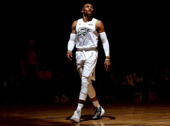 巴萨3-1逆转马竞喜忧参半：全场最佳奥尔莫肩膀脱臼，本赛季报销（巴萨3-1逆转马竞喜忧交织：全场最佳奥尔莫肩部脱臼，赛季提前报销）