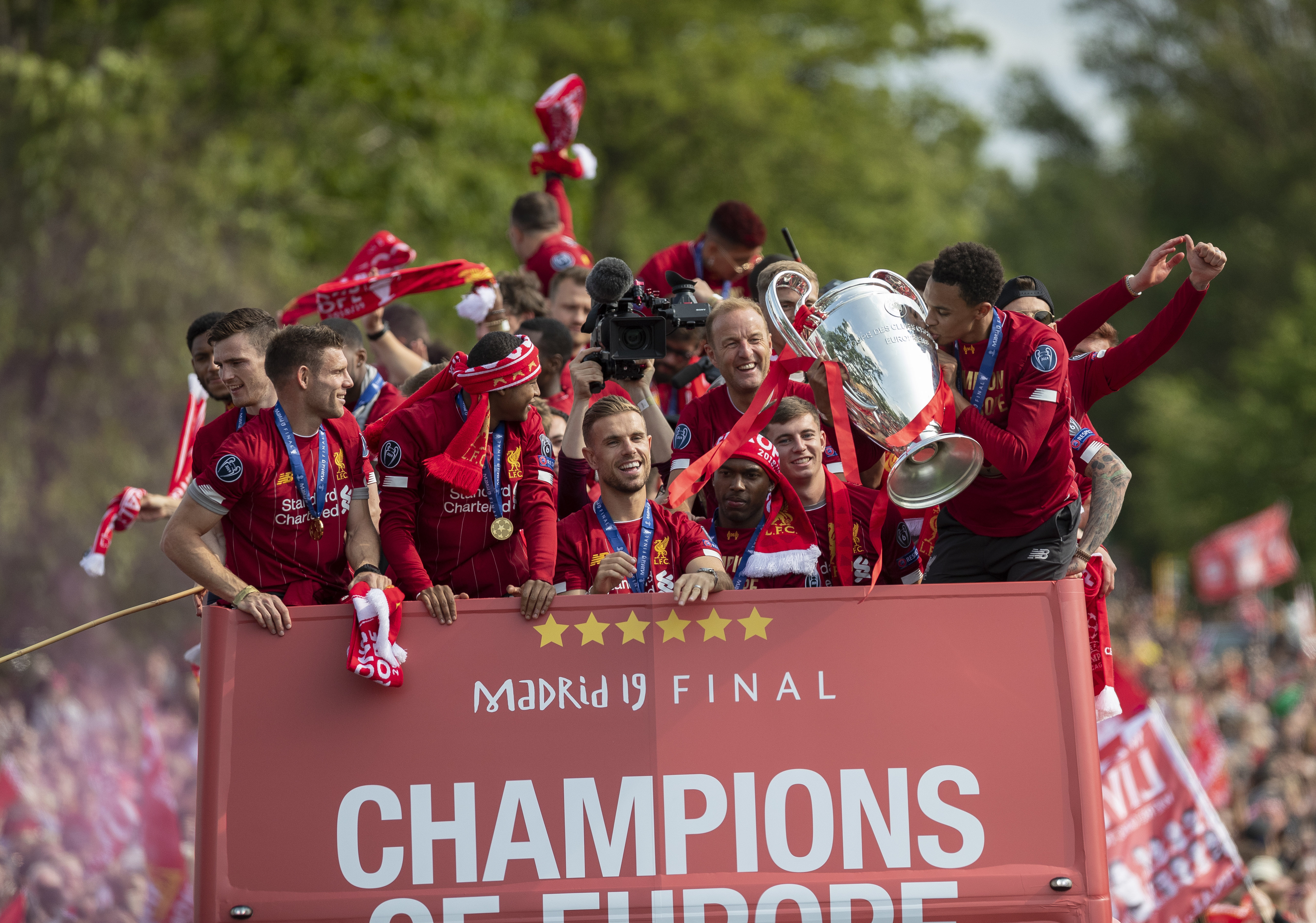 吓人，一巴拉圭球员在侏儒美洲杯头部着地后当场失去意识（惊险一幕：短身材美洲杯一名巴拉圭球员头部着地后当场昏迷）