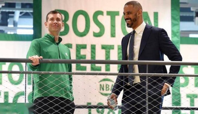 足球中超队长带伤上阵，拼劲获赞（中超队长带伤出战，拼搏精神获好评）