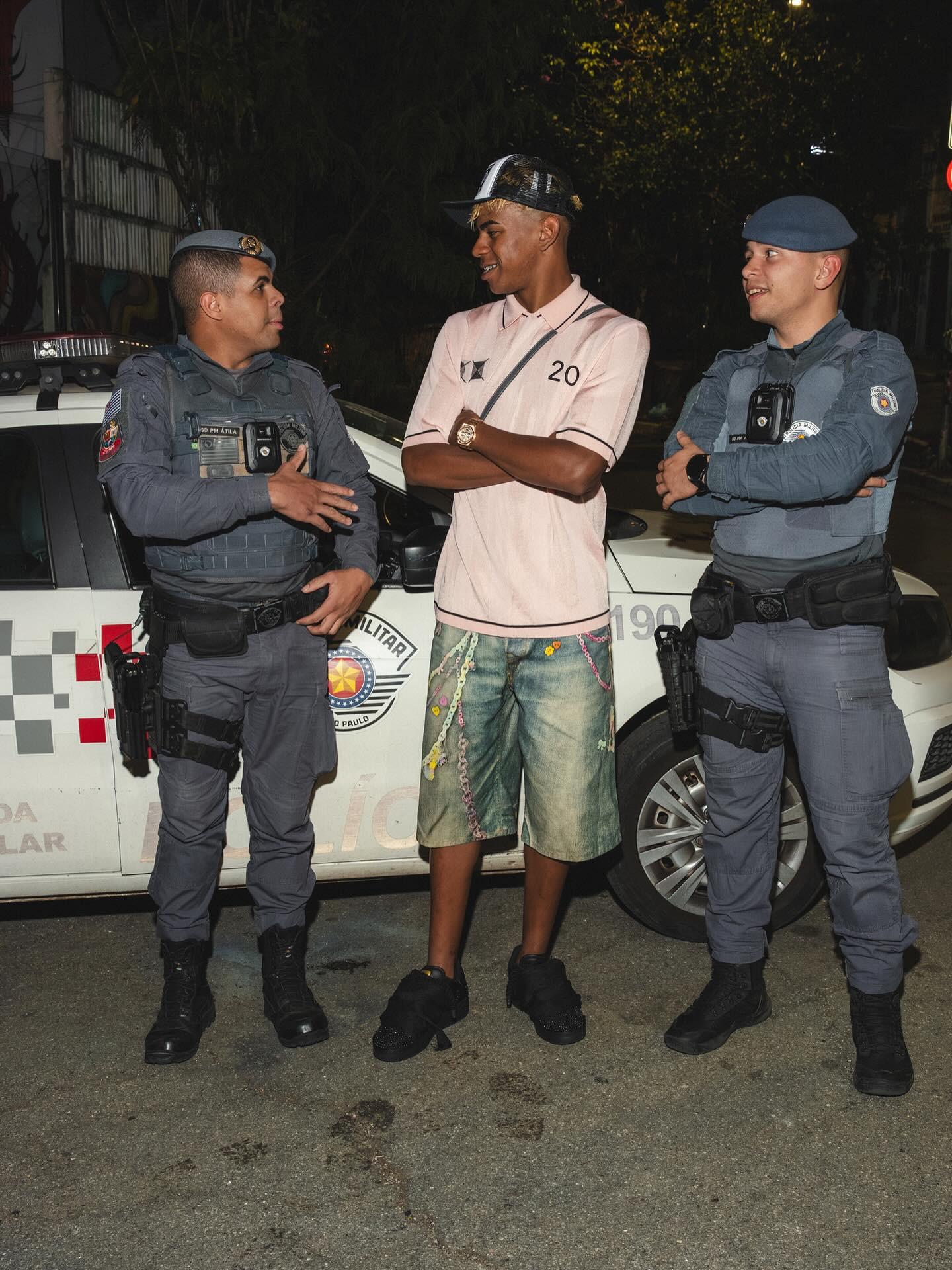 关键球对飙！爱德华兹对抗约基奇上篮追至1分 穆雷三分强势回应（关键时刻火拼：爱德华兹强突约基奇追到只差1分，穆雷三分立刻回敬）