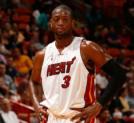 每体：莱万首选与巴萨续约，但也已开始研究其它联赛的报价（每体：莱万续约巴萨为先，已着手考虑其他联赛的报价）