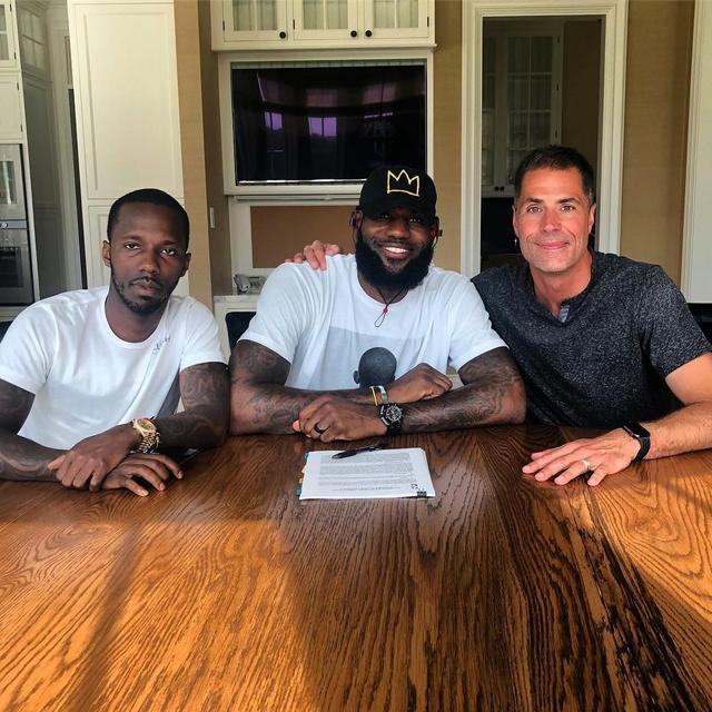 斯基拉：那不勒斯依然想租梅努，球员也想要获得更多出场机会（斯基拉：那不勒斯仍盼租借梅努，球员寻求更多出场时间）