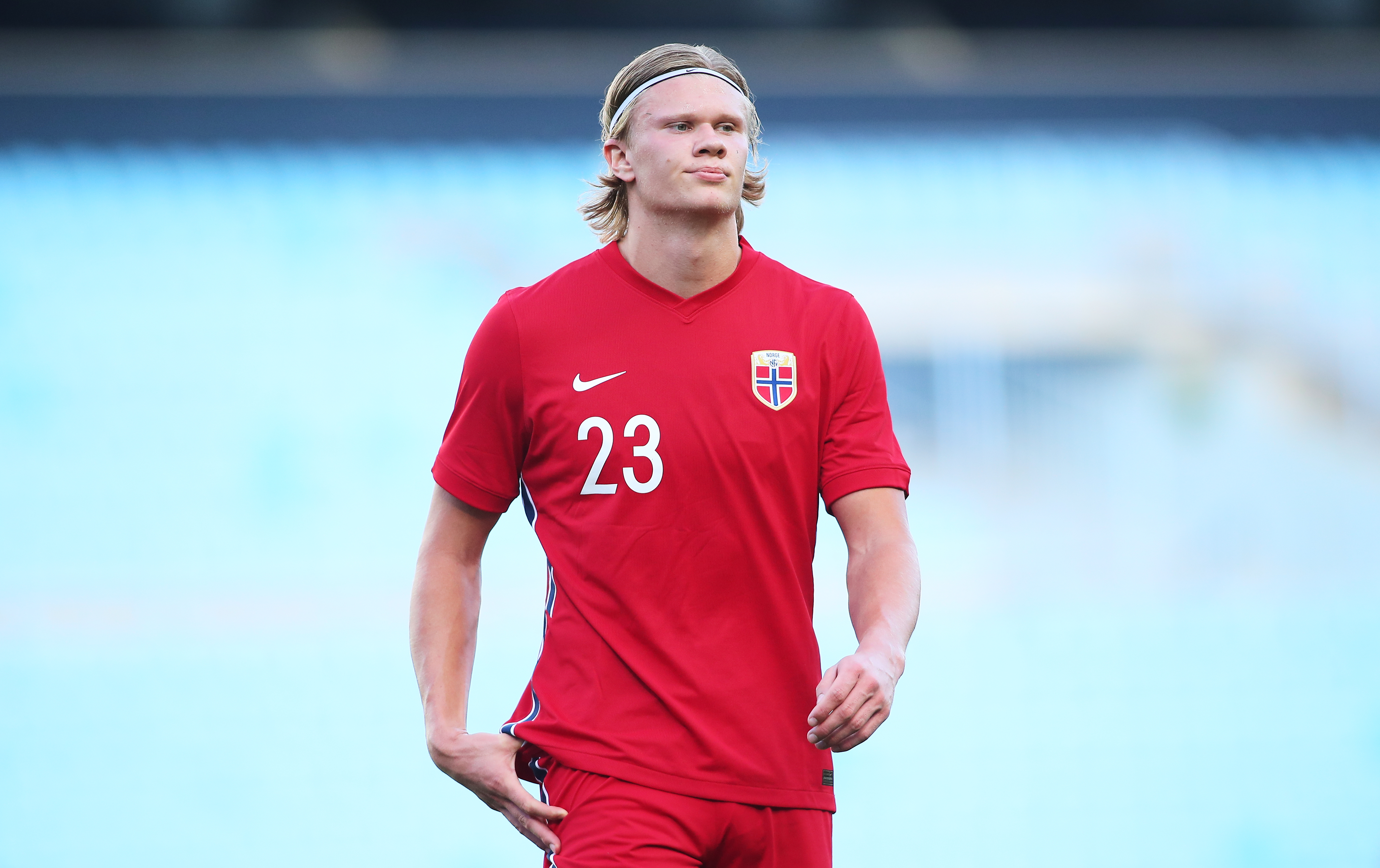 意甲俱乐部球衣胸前广告赞助费TOP10：米兰双雄3000万并列第1（意甲球队球衣胸前赞助费前十：米兰双雄以3000万并列榜首）