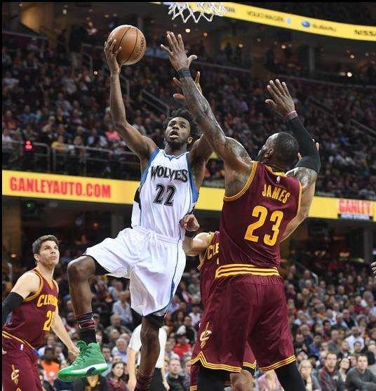 詹姆斯：生涯手感最热的比赛是07年东决G5，最后连砍25分（詹姆斯：生涯手感巅峰战是2007东决G5，末节连得25分）