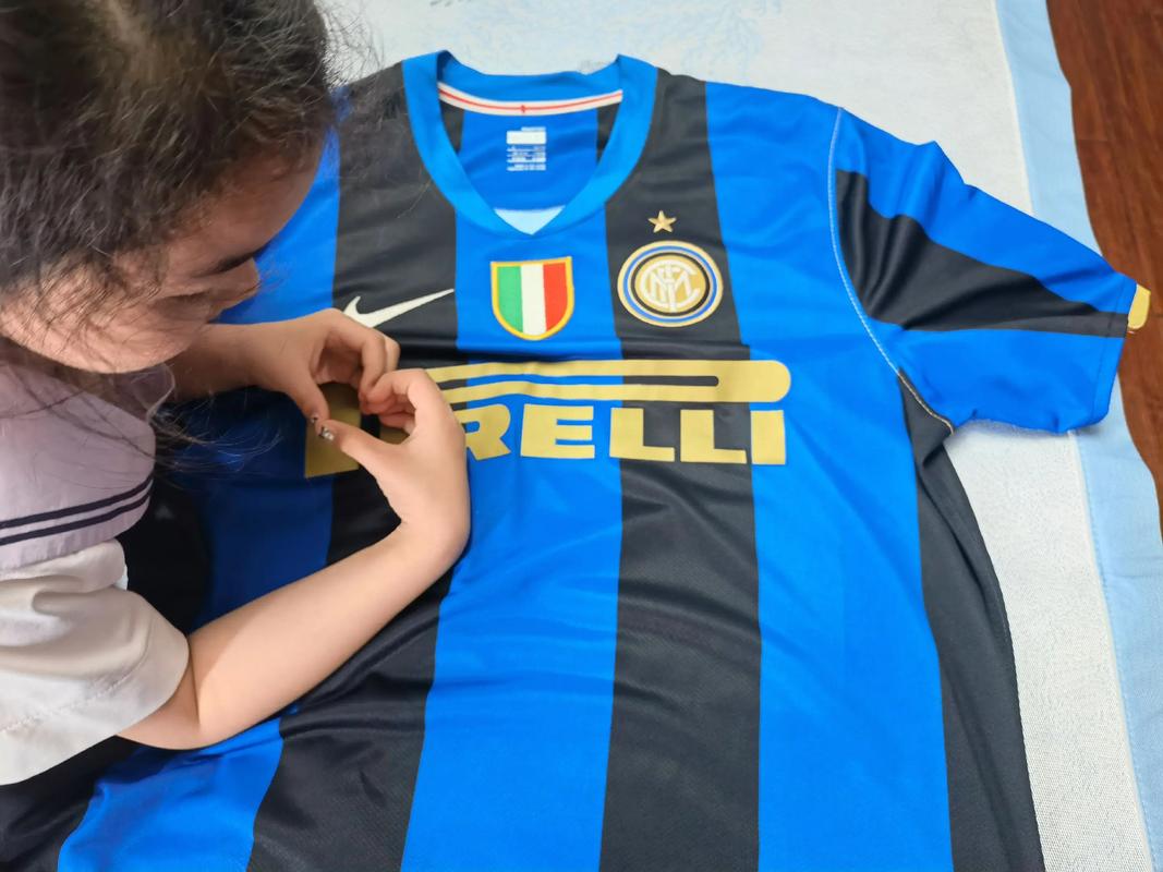 NBA官方最受关注前十巨星：东契奇力压文班居首 库里詹皇前5KD第8（NBA官方关注度前十巨星榜：东契奇力压文班登顶，库里与詹姆斯位居前五，杜兰特第八）